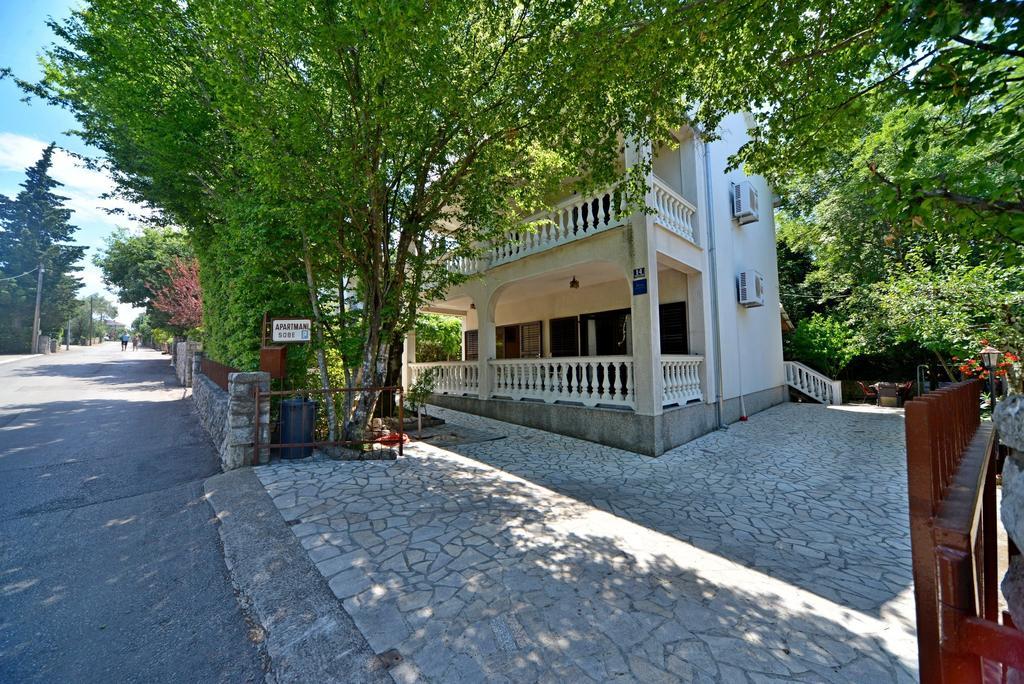 Apartments Karmelic Malinska Oda fotoğraf